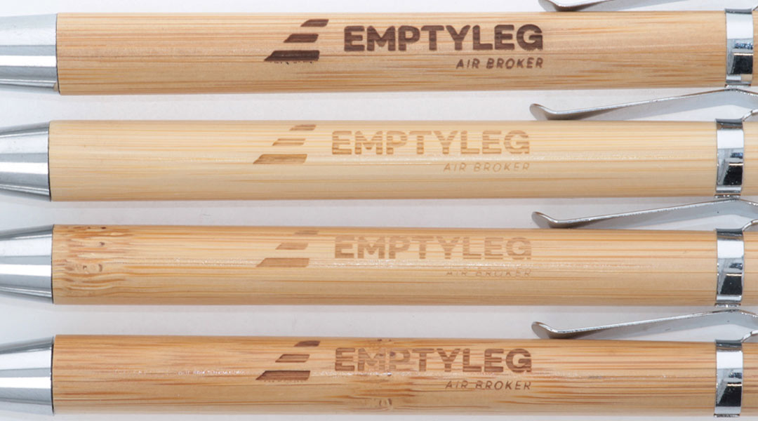 Grabado láser en bolígrafos de madera