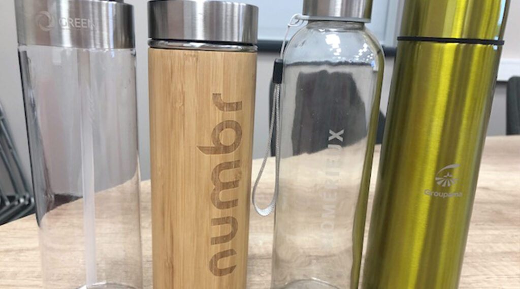 Botellas de diferentes materiales personalizadas con grabado láser