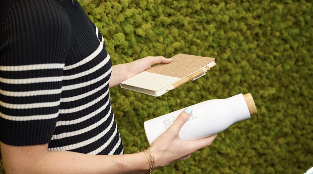 Botella y libreta ecológica