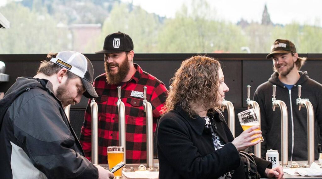 Gorras corporativas en eventos